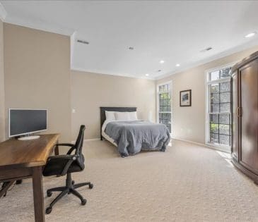 821 McGuffeys Drive property image - 3
